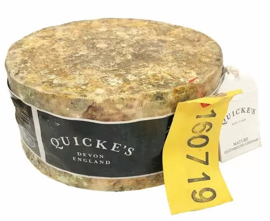 QUICKES TRUCKLE OF CHEDDAR 1800G (UNPASTURISED)