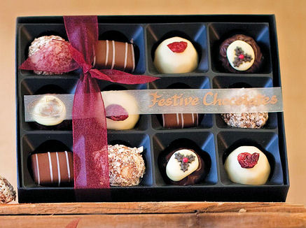 Cottage Delight Assorted Festive Chocolates 12pc 190g (image 1)